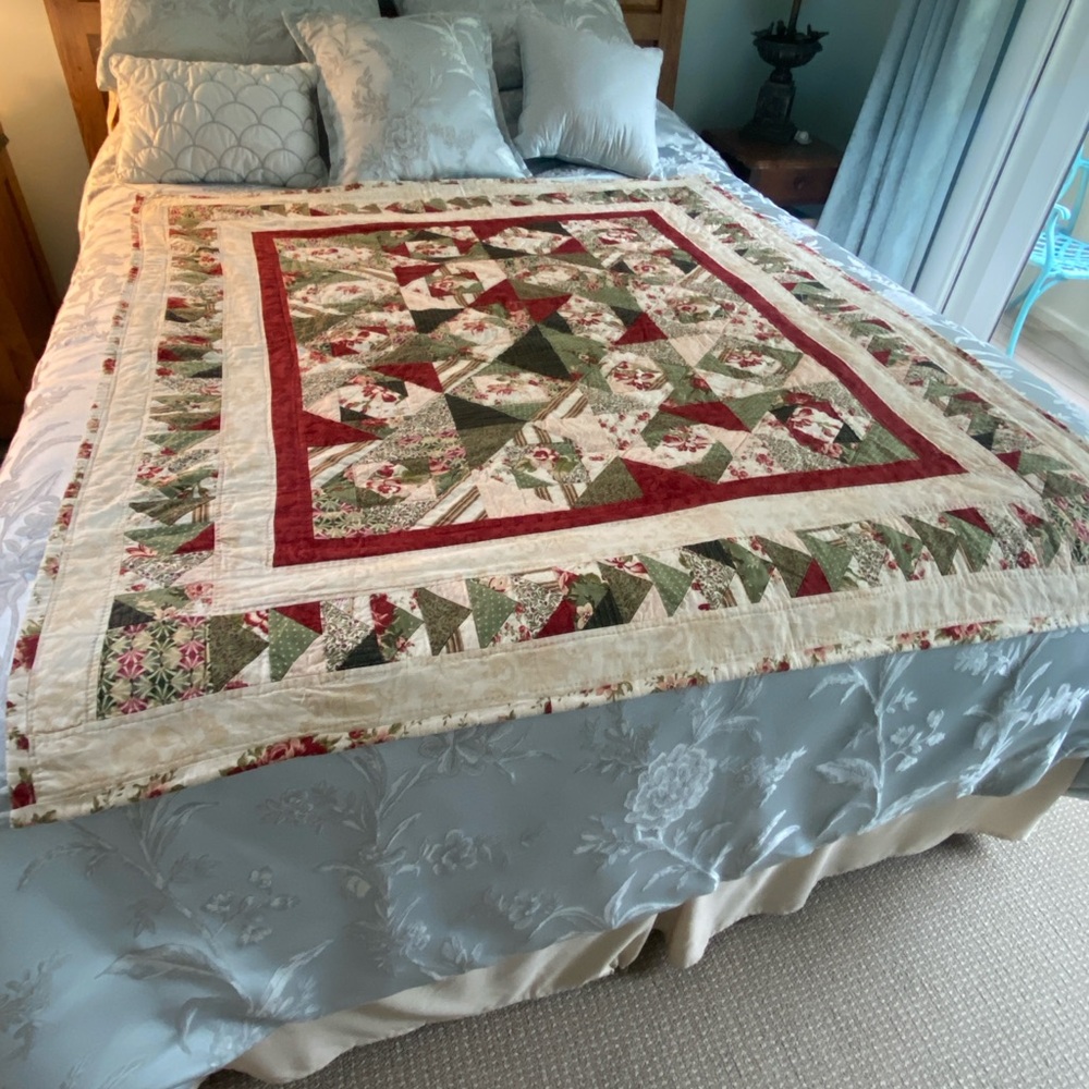Floral Patchwork Quilt in Red and Green